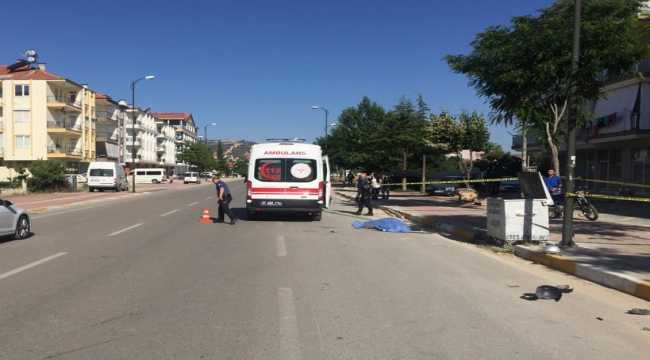 Antalya'da kamyonet ile motosiklet çarpıştı: 1 ölü
