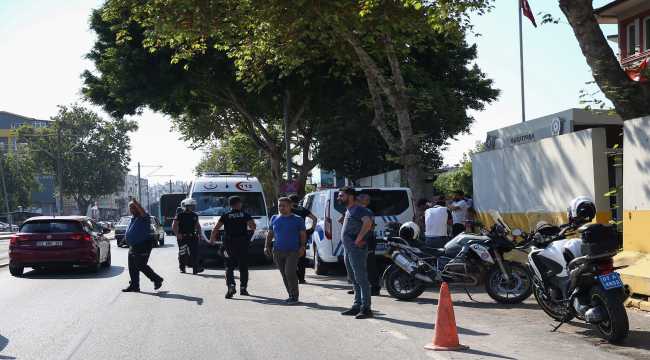 Antalya'da polis merkezi önünde silahlı saldırıya uğrayan 3 kişi yaralandı 