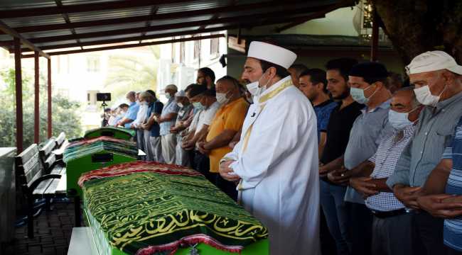 Antalya'daki trafik kazasında hayatını kaybeden 3 kişinin cenazesi toprağa verildi
