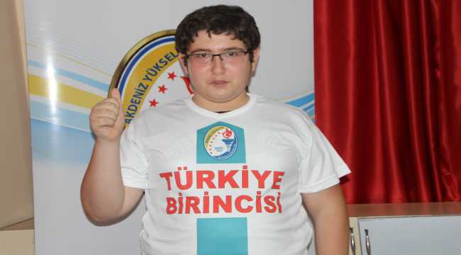 Antalyalı LGS birincisi Onur Alperen Yılmaz, siyasetçi olmak istiyor