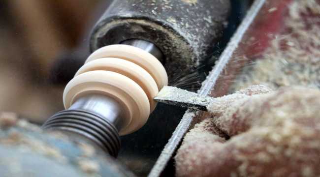 Atık malzemelerle başladığı ahşap oyuncak üretiminde taleplere yetişemiyor