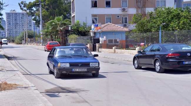 Baba ile oğlu 27 yaşındaki otomobili elektrikli araca dönüştürdü
