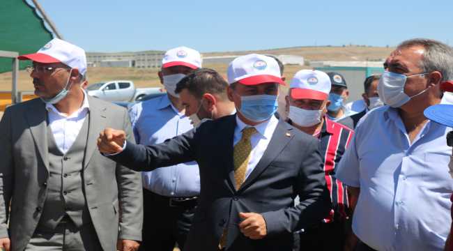 Başkan Şimşek kurban kesim merkezi ve canlı hayvan pazarını gezdi