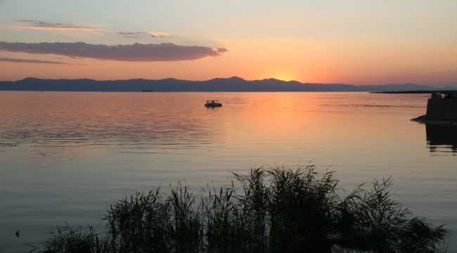 Beyşehir Gölü Milli Parkı'nda gün batımının güzelliği fotoğraf tutkunlarını cezbediyor