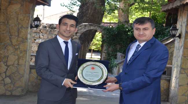 Bünyan'da tayini çıkan hakim için veda yemeği 