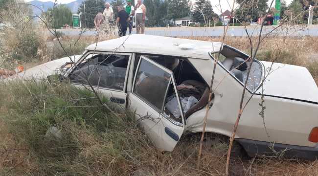 Burdur'da köpeğe çarpmamak isteyen sürücü kaza yaptı: 4 yaralı 