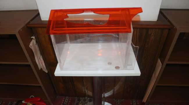 Camiden sadaka kutusu hırsızlığı güvenlik kamerasında
