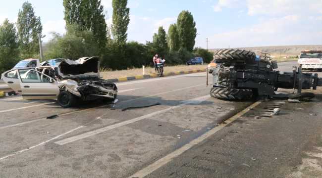 Çankırı'da otomobil ile traktör çarpıştı: 8 yaralı