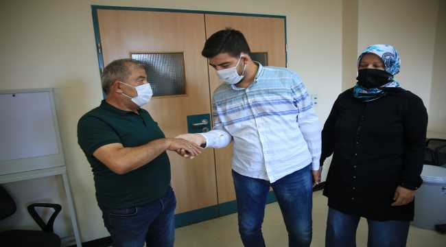 Çift kol nakledilen Yusuf'un bayramlaşma heyecanı
