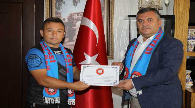 Çubuk Belediye Başkanı Demirbaş’a onursal başkanlık beratı 