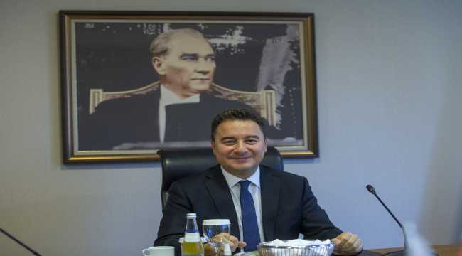 DEVA Genel Başkanı Babacan, gazetecilerle bir araya geldi