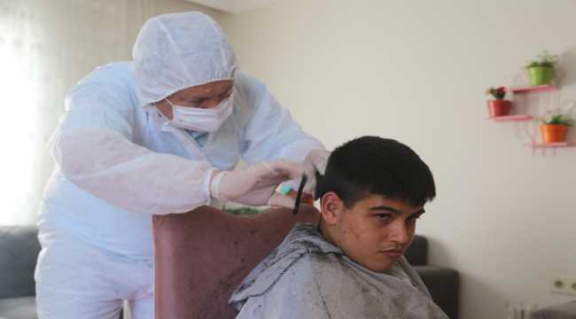 Erdemli Belediyesi'nden evde bayram tıraşı hizmeti