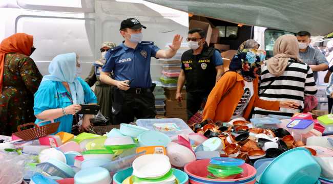Eskişehir'de polis ve zabıtadan semt pazarında Kovid-19 tedbirlerine uymayanlara uyarı