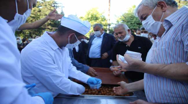 Hatay'da, Ayasofya'nın yeniden ibadete açılması nedeniyle lokma tatlısı dağıtıldı
