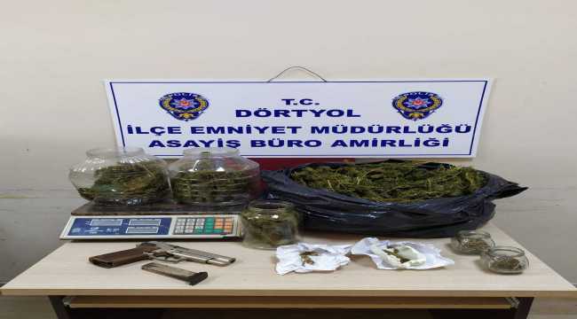 Hatay'da evinin çatısında Hint keneviri yetiştiren kişi yakalandı