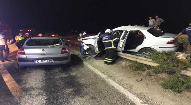 Hatay'da iki otomobilin karıştığı kazada 7 kişi yaralandı