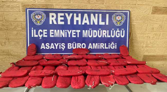 Hatay'da polisin şüphelendiği kişinin çantalarından esrar çıktı
