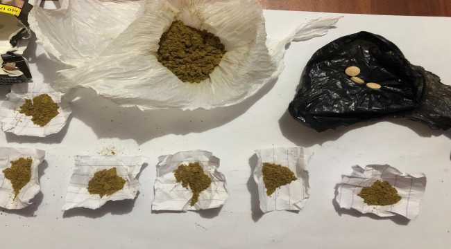 Hatay'da uyuşturucu bulunan otomobildeki 4 kişi gözaltına alındı