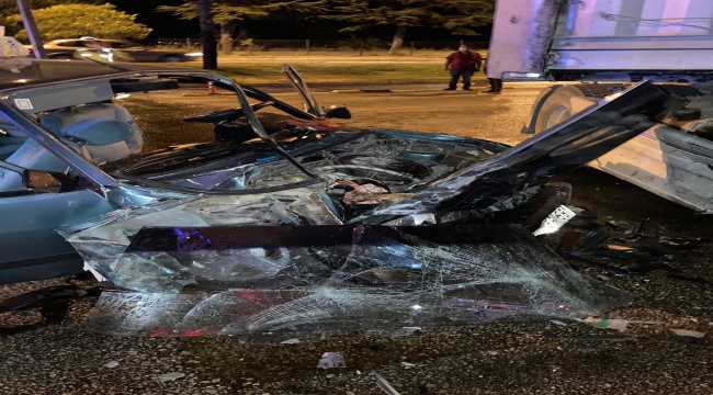 Isparta'da otomobille tırın çarpışması sonucu 1 kişi öldü