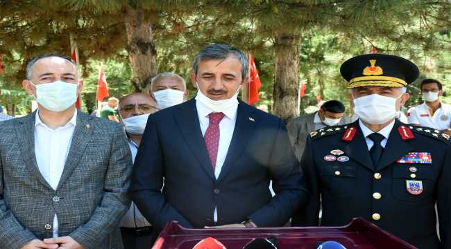 Jandarma Genel Komutanı Orgeneral Çetin, Kırıkkale'de şehitliği ziyaret etti