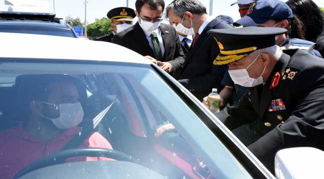 Jandarma Genel Komutanı Orgeneral Çetin, Kırıkkale'de trafik denetimine katıldı: