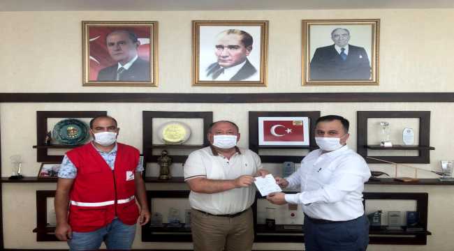 Kadirli Belediye Başkanı Tarhan, Kızılay'a kurban bağışında bulundu
