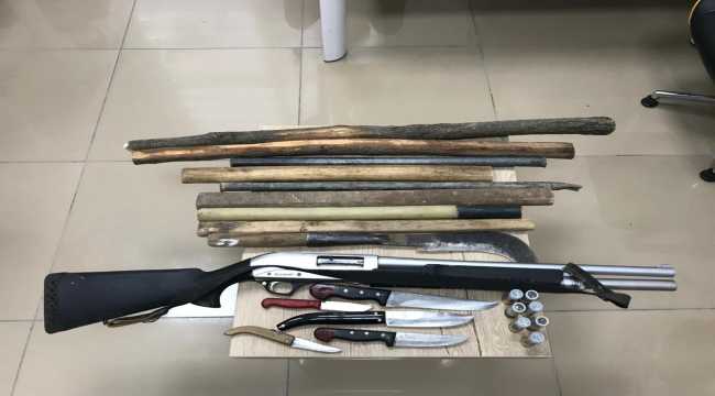 Kahramanmaraş'ta adliye yakınındaki araçlarda silah ele geçirilmesine ilişkin 3 kişi gözaltına alındı