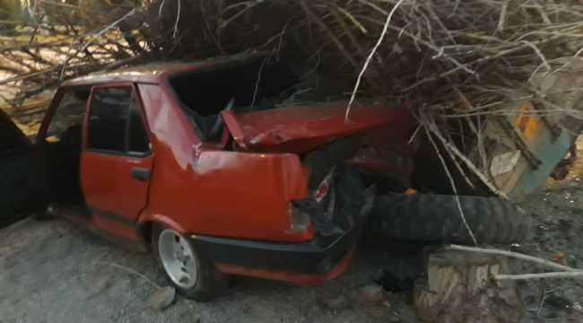 Kahramanmaraş'ta otomobil traktör römorkuna çarptı: 3 yaralı 