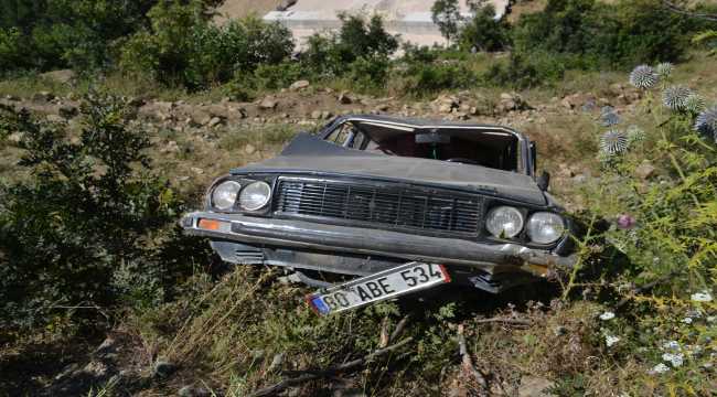 Kahramanmaraş'ta otomobil uçuruma yuvarlandı: 3 yaralı