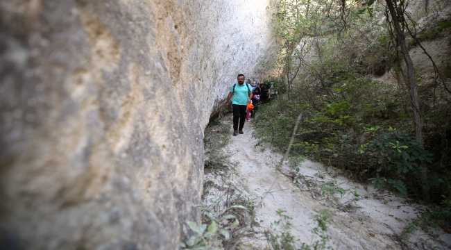 Kapadokya'nın saklı güzellikleri vadi yürüyüşleriyle keşfediliyor