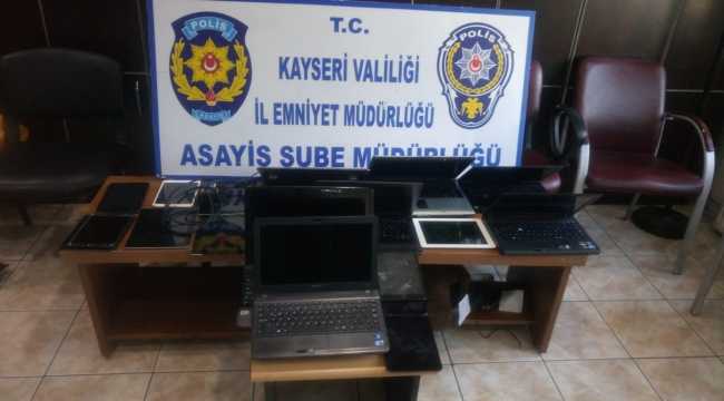 iş yerlerinden hırsızlık güvenlik kamerasına yansıdı