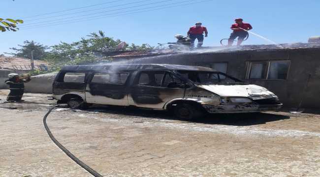 Kırıkkale'de minibüsle bir evin çatısı yandı