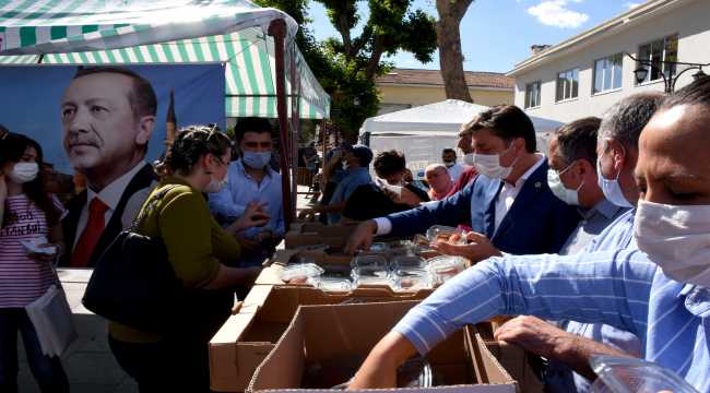 Kırşehir'de, Ayasofya'nın yeniden ibadete açılması nedeniyle lokma tatlısı ikramı