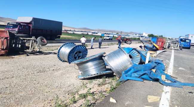 Kırşehir'de traktörle tır çarpıştı: 2 yaralı