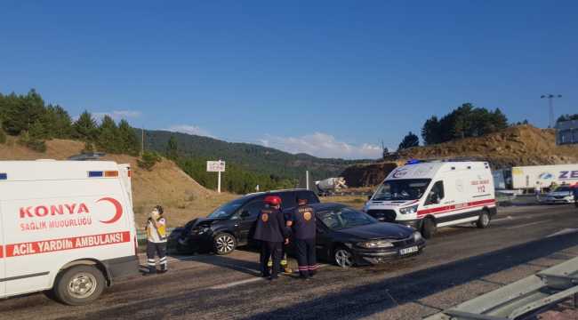 Konya'da iki otomobil çarpıştı: 5 yaralı