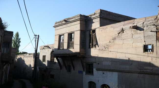 Koramaz Vadisi'nin taş evleri eski günlerine dönmeyi bekliyor