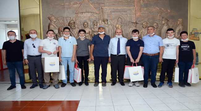 LGS'de başarılı öğrenciler ödüllendirildi
