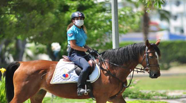 Manavgat'ta atlı jandarma timi göreve başladı