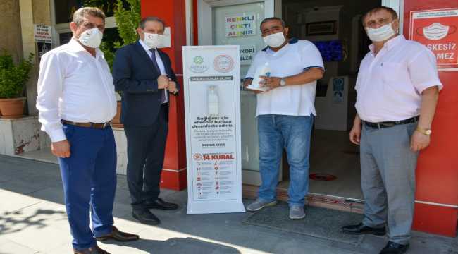 Meram Belediyesi çay ocakları ve kahvehanelere dezenfektan dağıttı