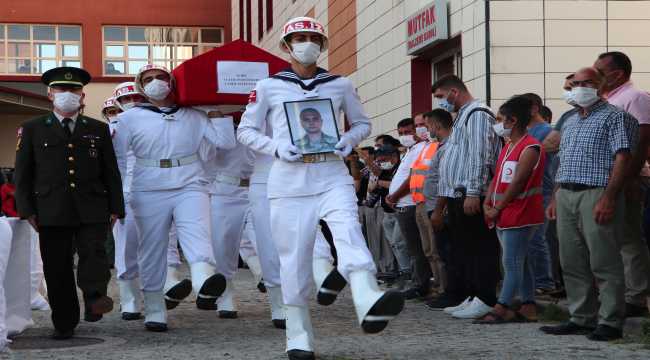 Mersin'de devrilen otobüste şehit olan 4 asker için tören