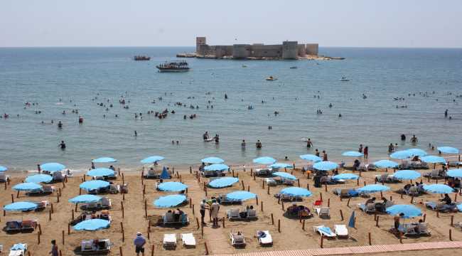 Mersin'in turizm merkezi Kızkalesi'ndeki işletmeciler bayram tatilinden umutlu