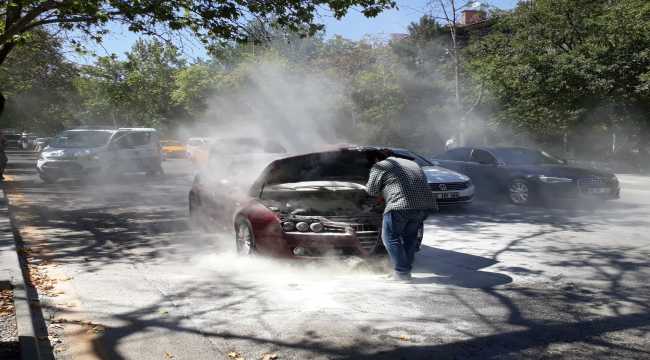 Motoru alev alan otomobilde maddi hasar oluştu