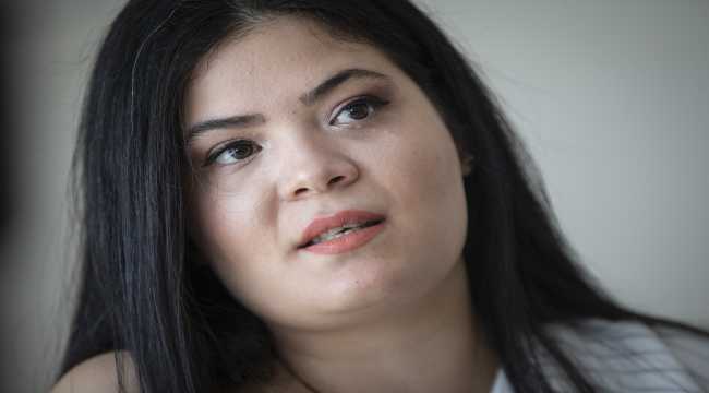 Müzik yeteneğiyle koruma altındaki yüzlerce çocuğa umut aşılıyor
