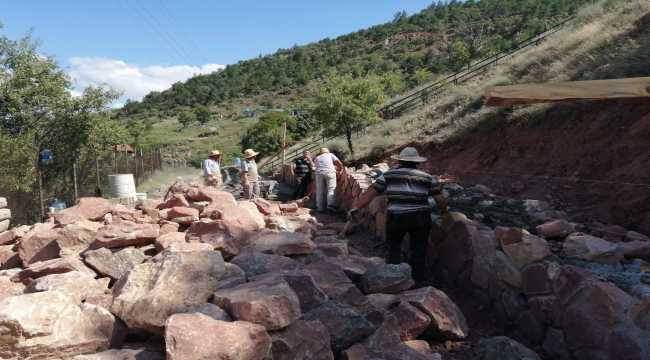 Ilgın'da kamulaştırma istemeyen mahalleliler yol kapatma eylemi yaptı