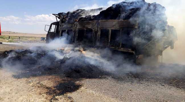 Nevşehir'de saman yüklü kamyonet yandı 