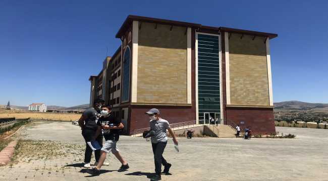 Öğrenciler imam hatip ortaokulu için ter döktü