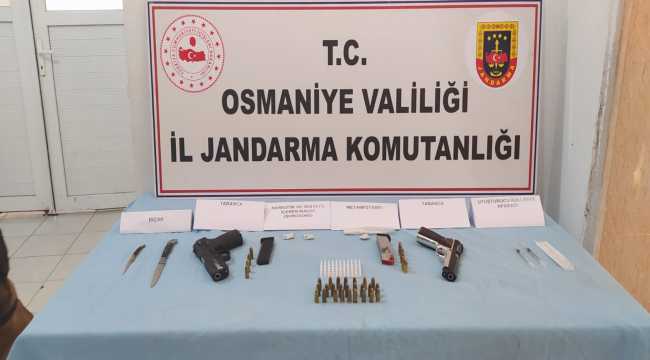Osmaniye'de jandarmadan kaçmaya çalışan uyuşturucu zanlıları yakalandı