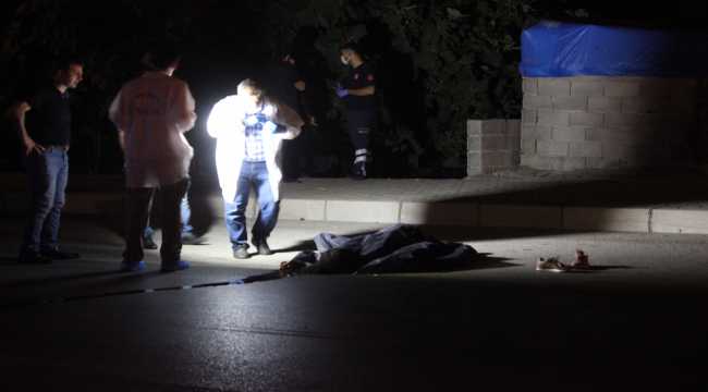 Otomobilin çarptığı anne öldü, kızı ağır yaralandı