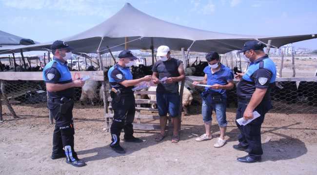 Osmaniye'de polis kurban pazarında uyarı broşürü dağıttı
