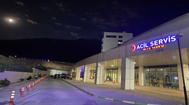 Otomobili durdurularak eşi ve çocuğu yanındayken silahla vurulan kişi öldü